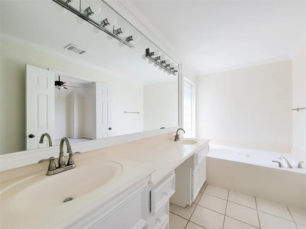 34 Waugh #B Houston, TX 77007