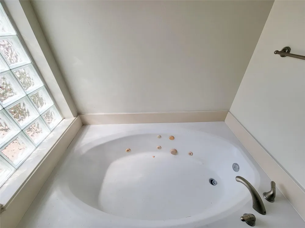 34 Waugh #B Houston, TX 77007