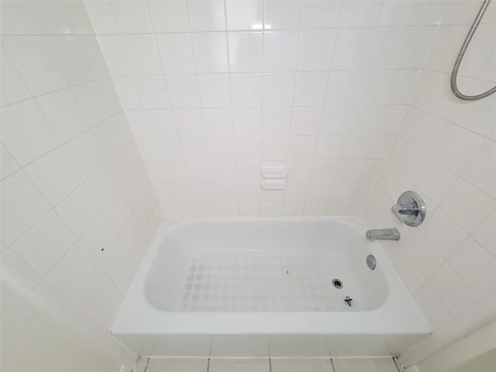 34 Waugh #B Houston, TX 77007