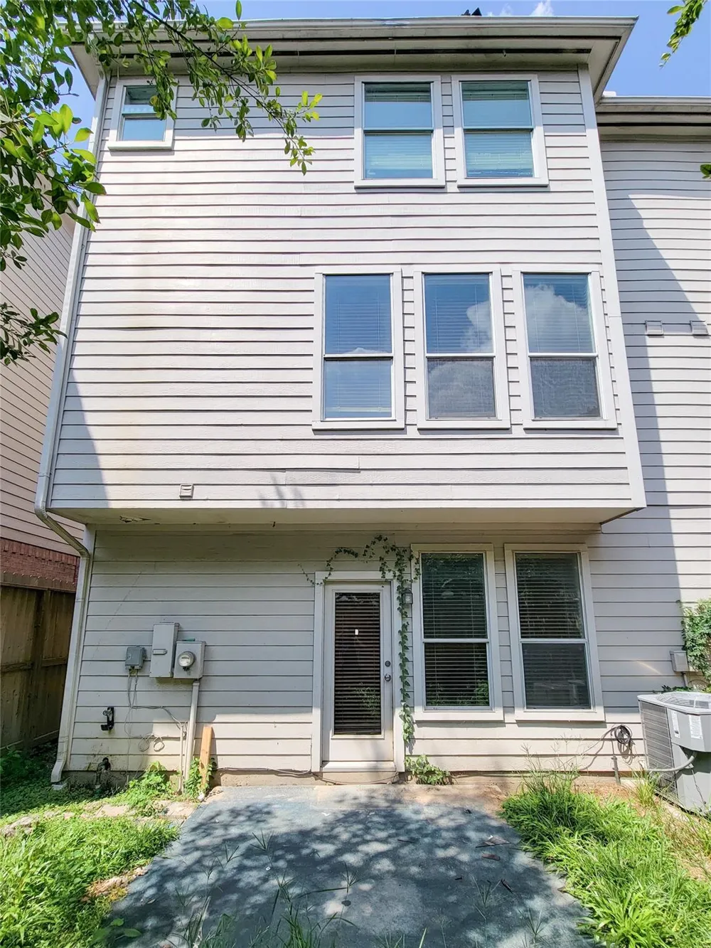 34 Waugh #B Houston, TX 77007