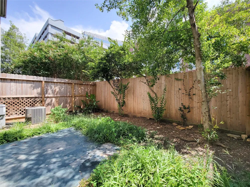34 Waugh #B Houston, TX 77007