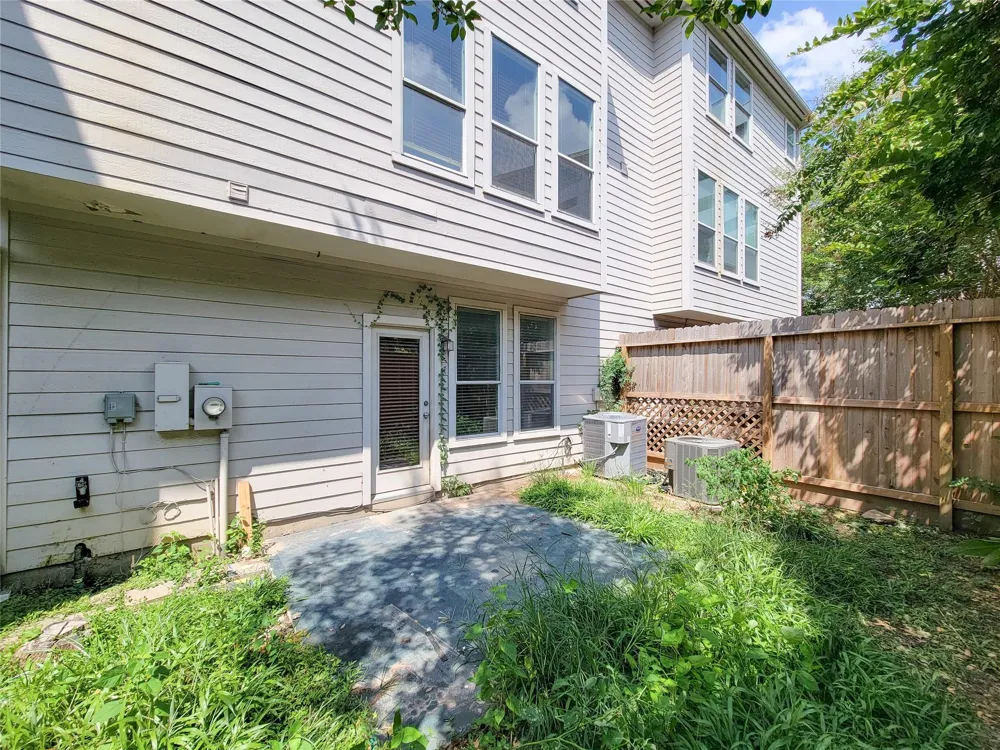 34 Waugh #B Houston, TX 77007