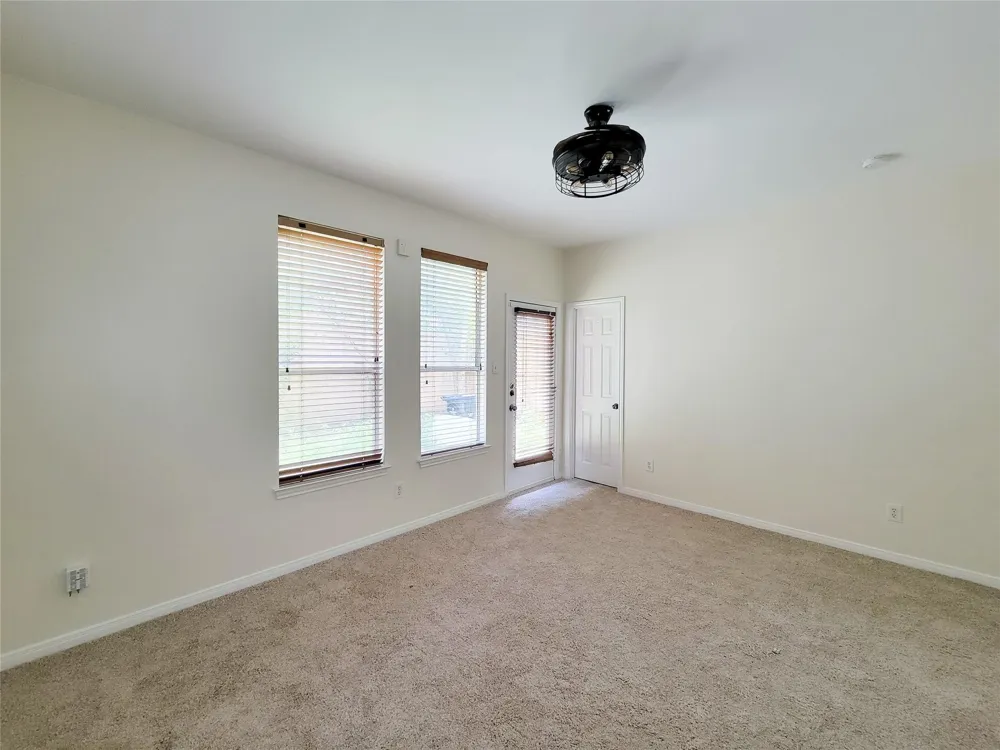 34 Waugh #B Houston, TX 77007