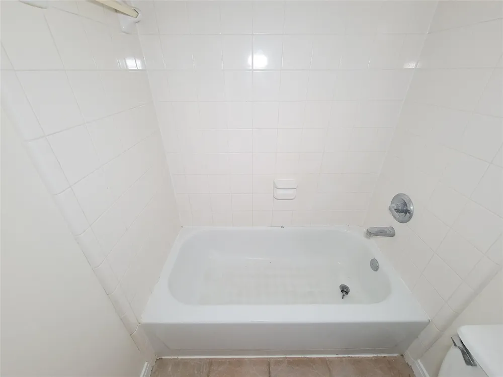 34 Waugh #B Houston, TX 77007