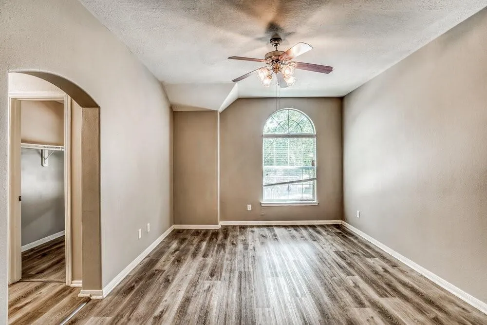 12013 Banks Run Drive Pearland, TX 77584