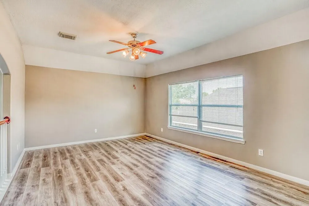 12013 Banks Run Drive Pearland, TX 77584