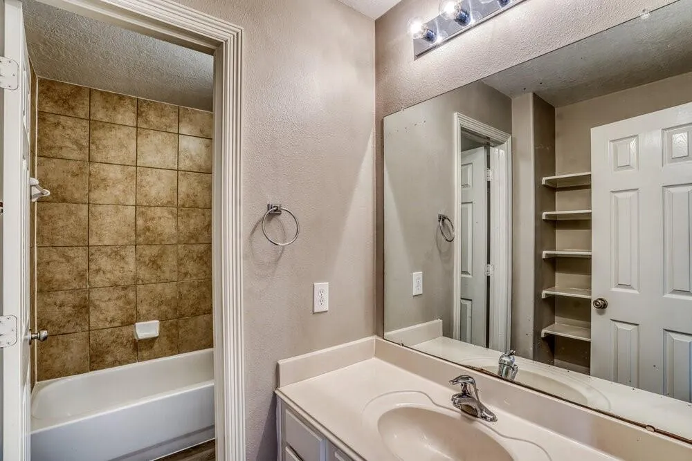 12013 Banks Run Drive Pearland, TX 77584