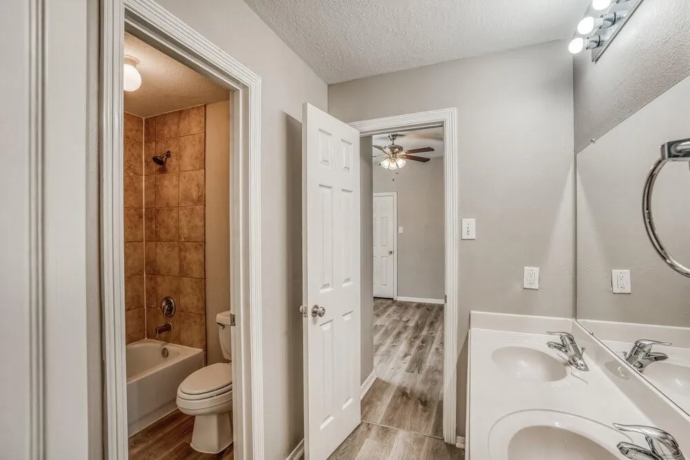 12013 Banks Run Drive Pearland, TX 77584