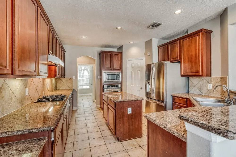 12013 Banks Run Drive Pearland, TX 77584
