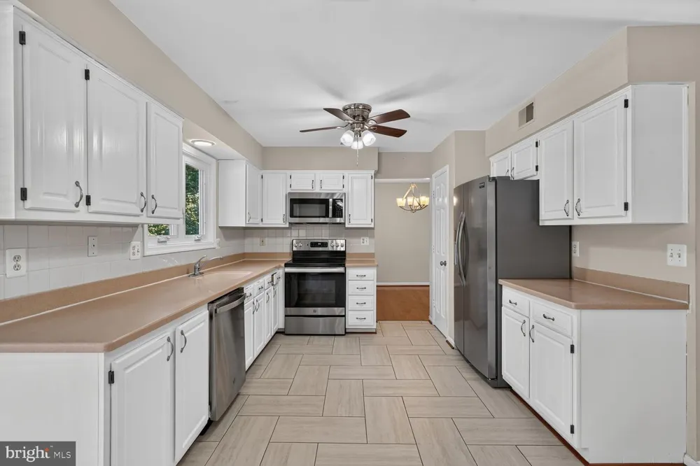 8219 CRACKLING FIRE DRIVE Gainesville, VA 20155
