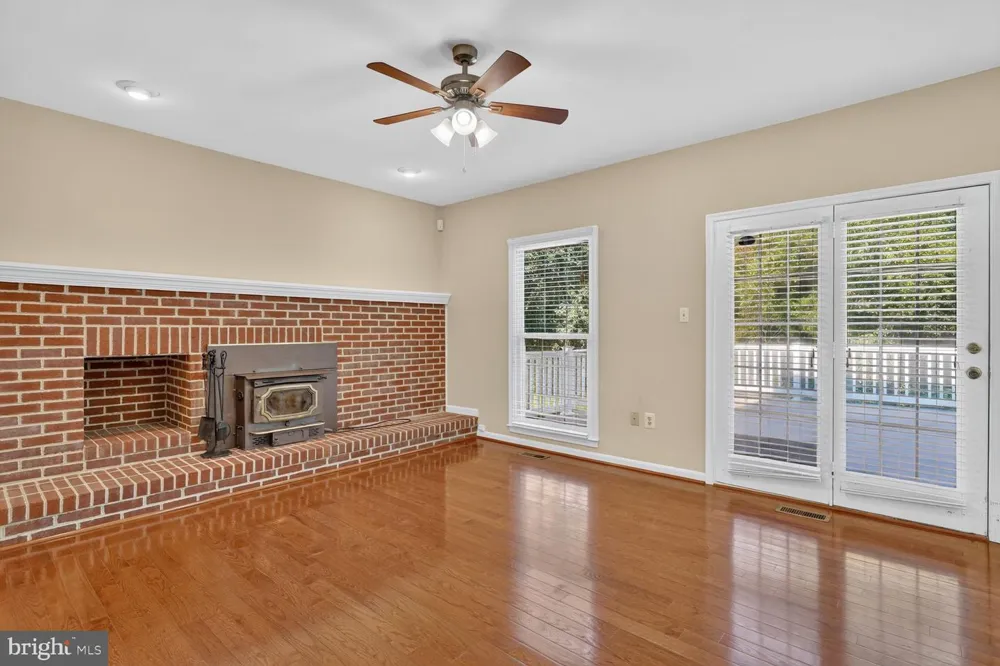 8219 CRACKLING FIRE DRIVE Gainesville, VA 20155