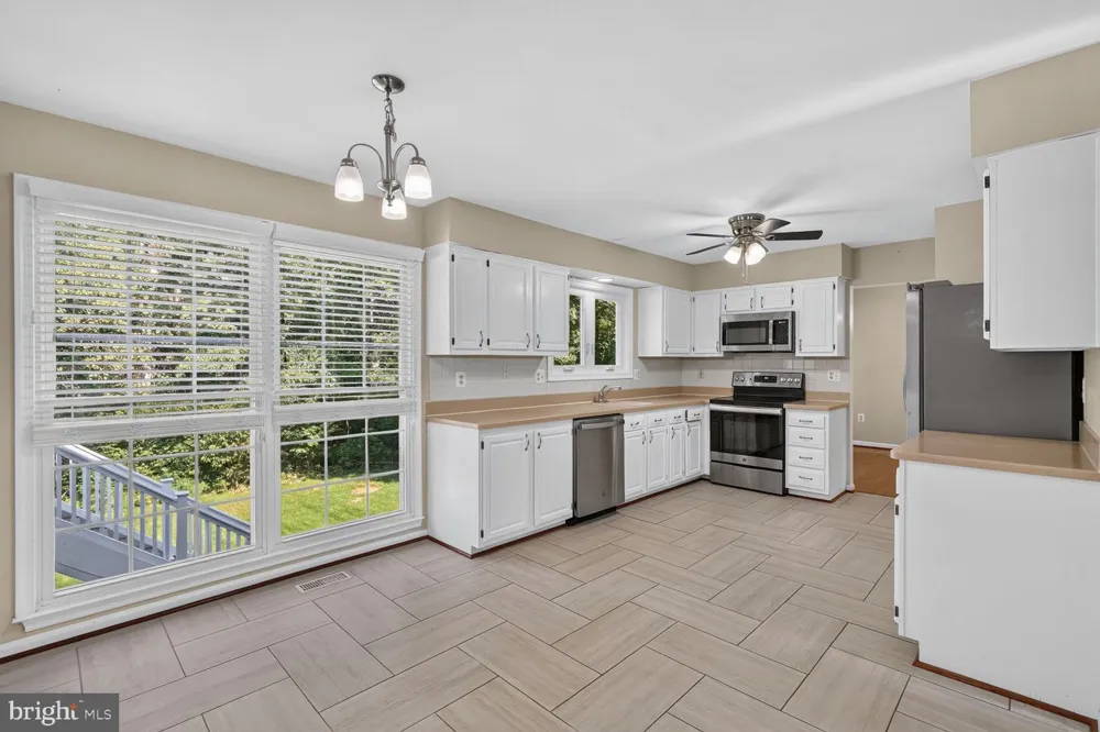 8219 CRACKLING FIRE DRIVE Gainesville, VA 20155