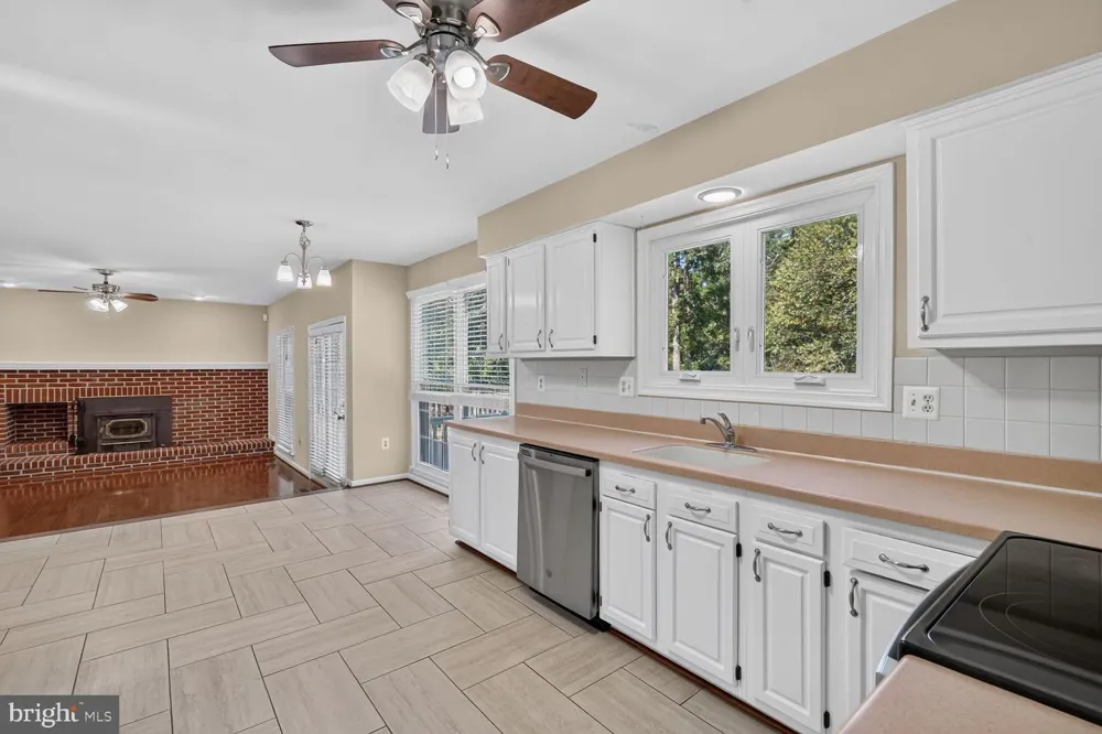 8219 CRACKLING FIRE DRIVE Gainesville, VA 20155