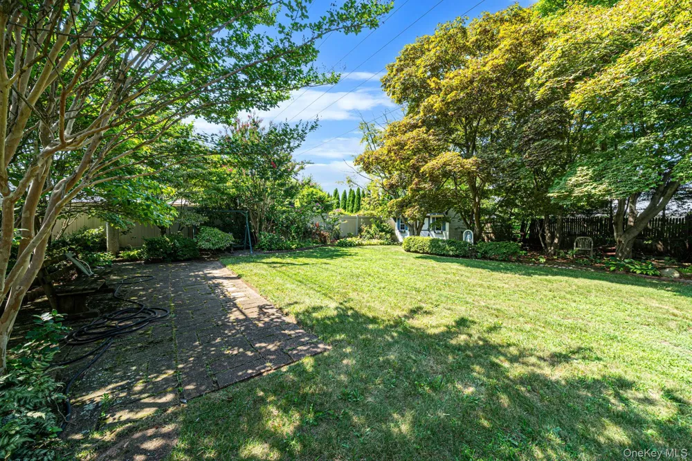 27 Old Farm Road Levittown, NY 11756