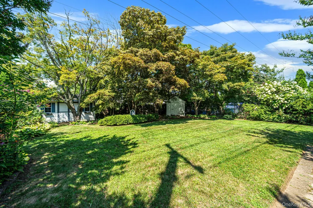 27 Old Farm Road Levittown, NY 11756