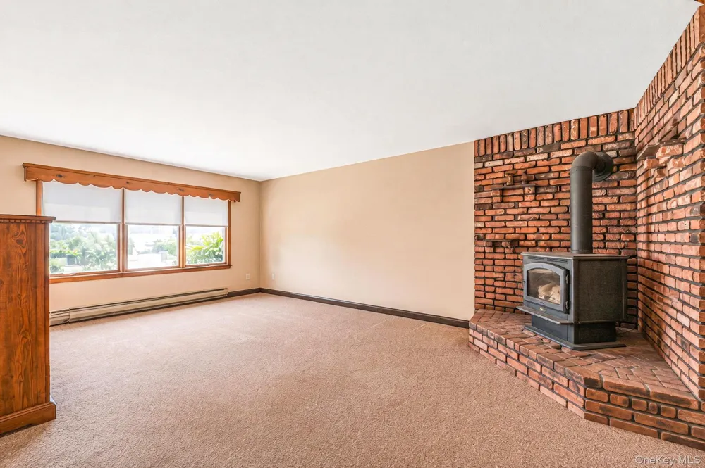 27 Old Farm Road Levittown, NY 11756