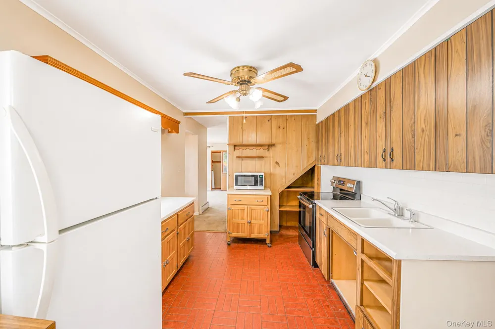 27 Old Farm Road Levittown, NY 11756