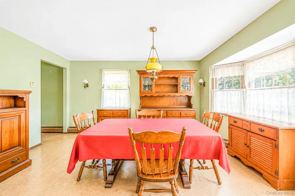 27 Old Farm Road Levittown, NY 11756