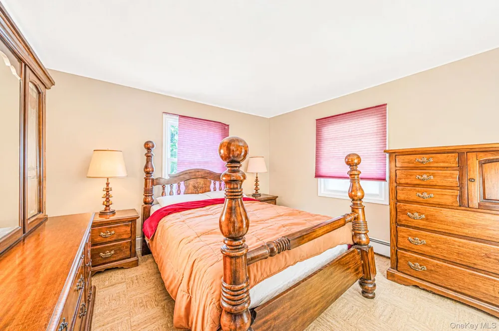27 Old Farm Road Levittown, NY 11756