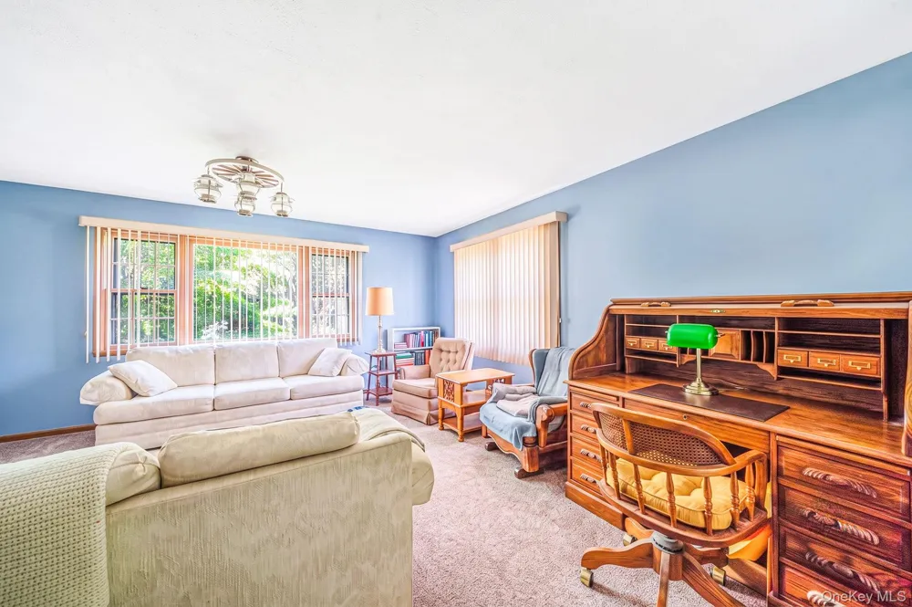 27 Old Farm Road Levittown, NY 11756