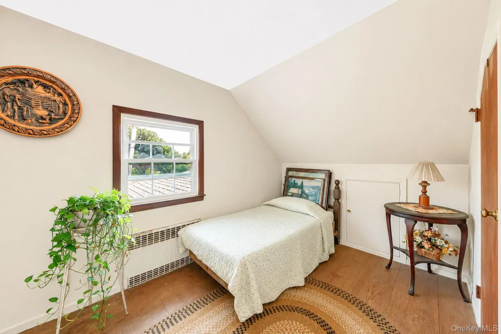 27 Old Farm Road Levittown, NY 11756
