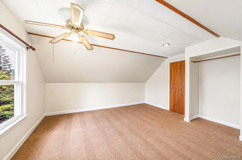 27 Old Farm Road Levittown, NY 11756
