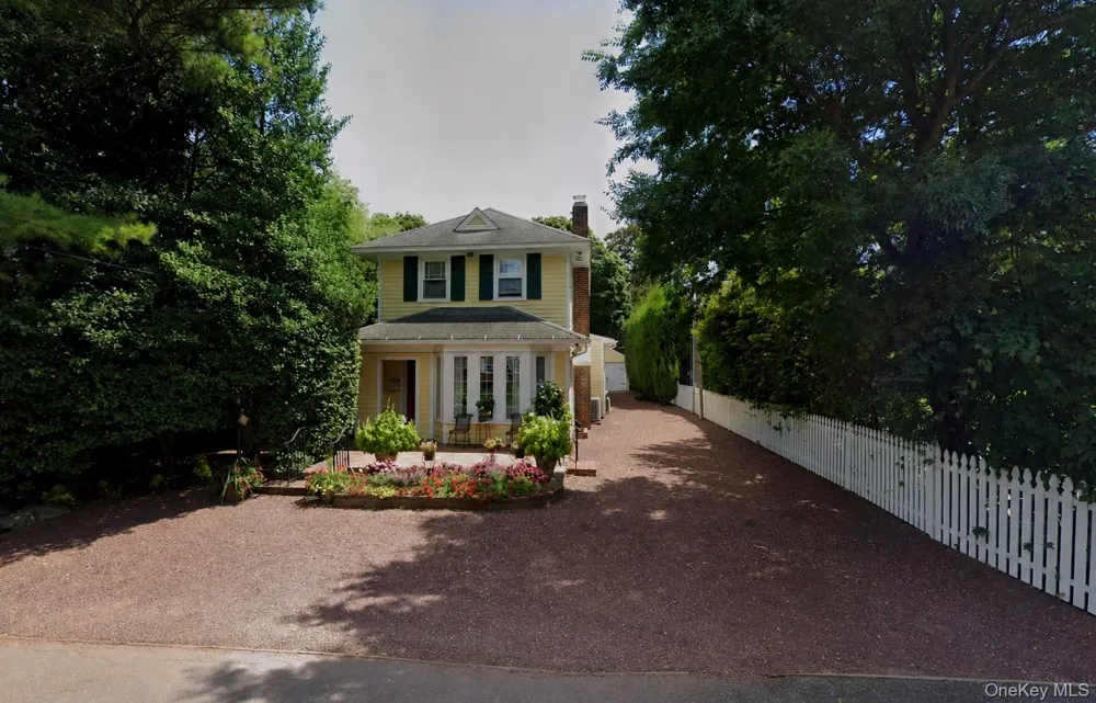 259 Pearsall Place Lawrence, NY 11559