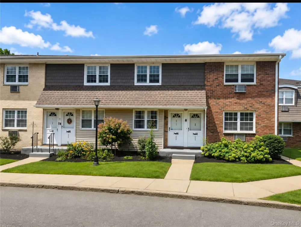 5218 Wilshire Lane #5218 Oakdale, NY 11769