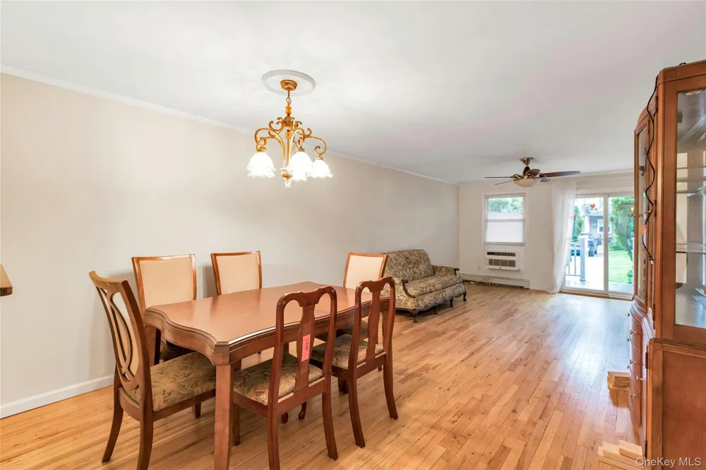 5218 Wilshire Lane #5218 Oakdale, NY 11769