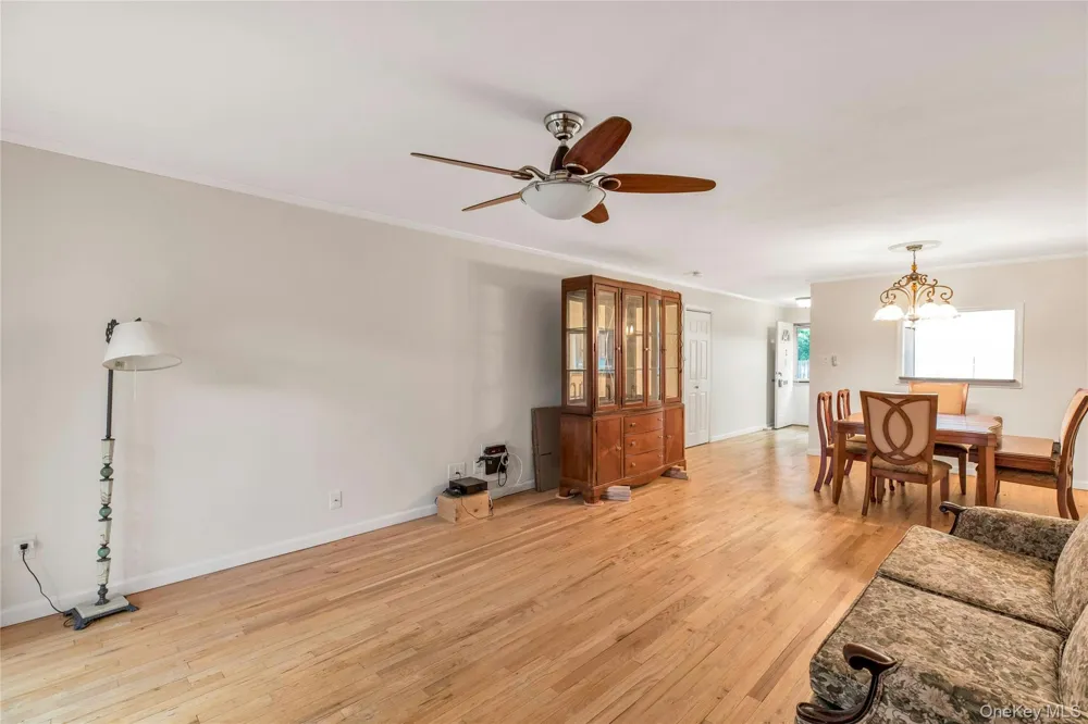 5218 Wilshire Lane #5218 Oakdale, NY 11769