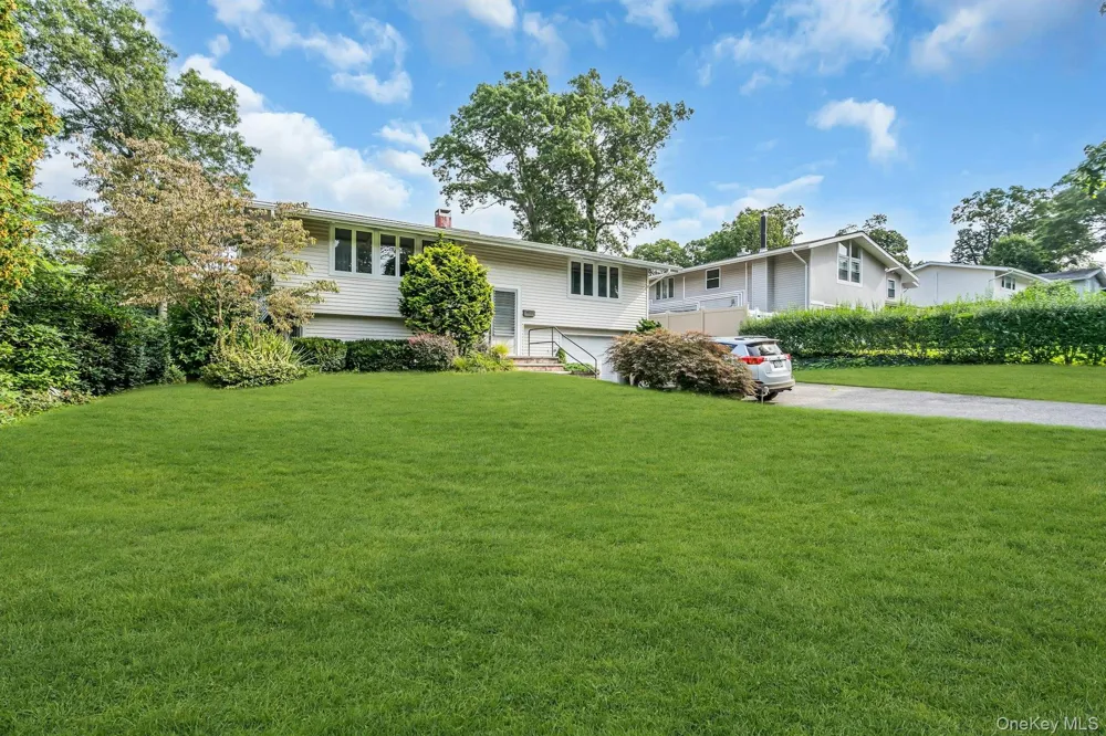 23 Redleaf Lane Commack, NY 11725