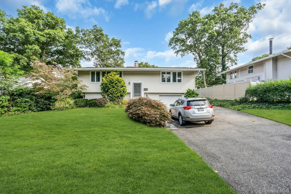 23 Redleaf Lane Commack, NY 11725