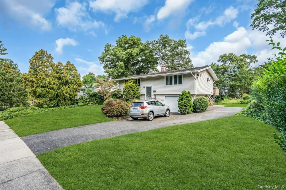 23 Redleaf Lane Commack, NY 11725