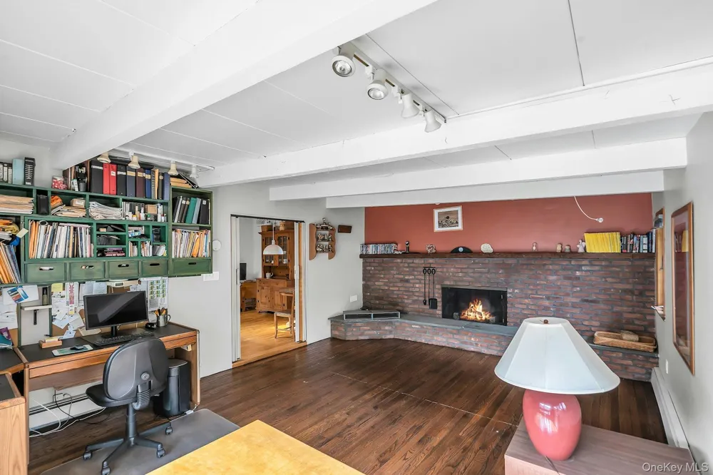23 Redleaf Lane Commack, NY 11725