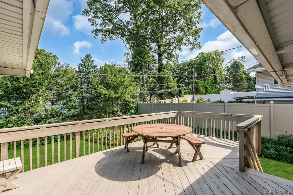 23 Redleaf Lane Commack, NY 11725