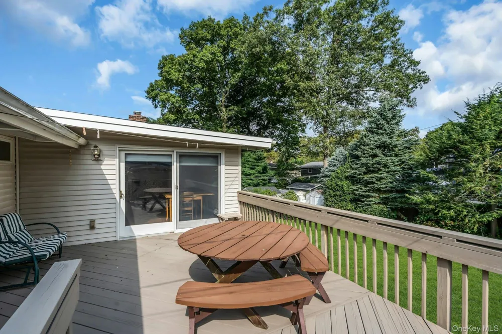 23 Redleaf Lane Commack, NY 11725