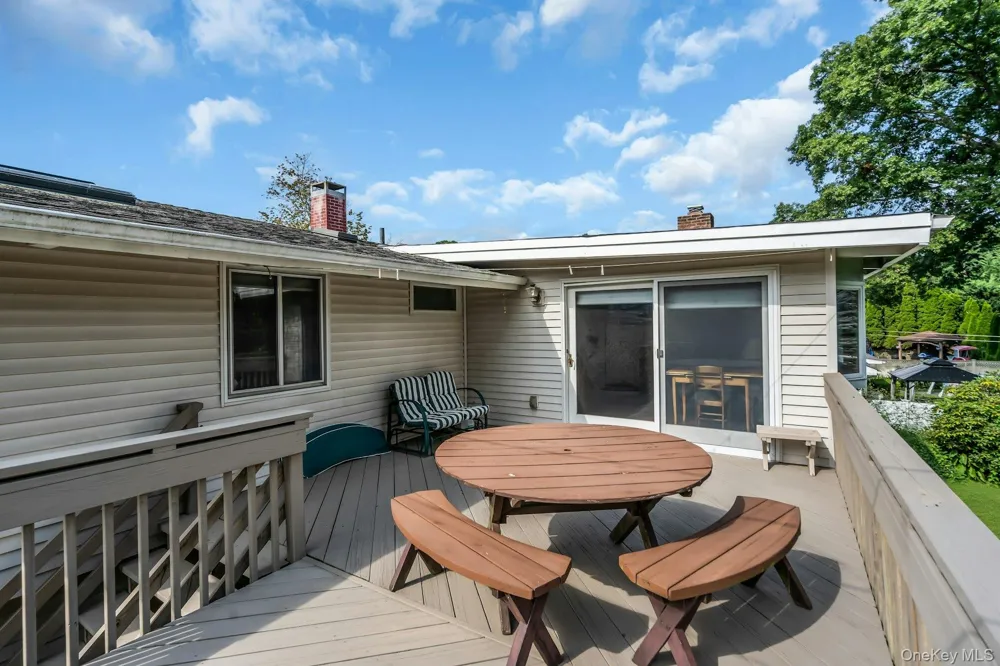 23 Redleaf Lane Commack, NY 11725