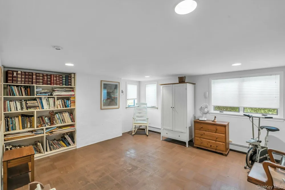 23 Redleaf Lane Commack, NY 11725