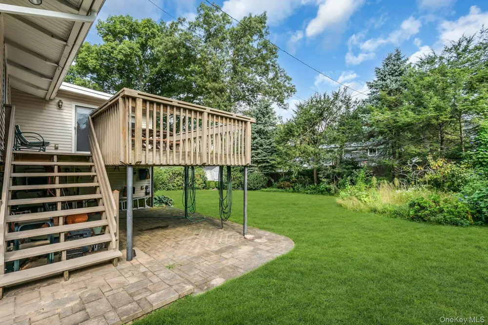 23 Redleaf Lane Commack, NY 11725