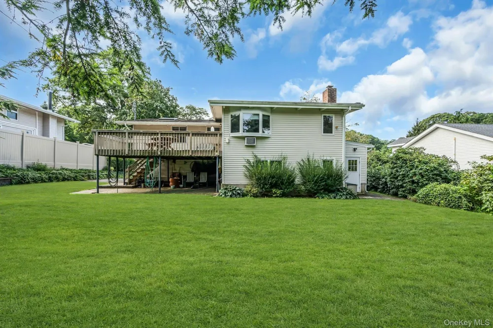 23 Redleaf Lane Commack, NY 11725