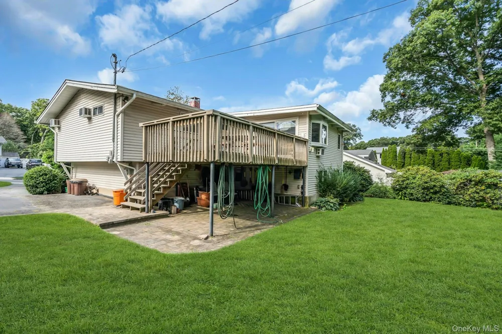 23 Redleaf Lane Commack, NY 11725