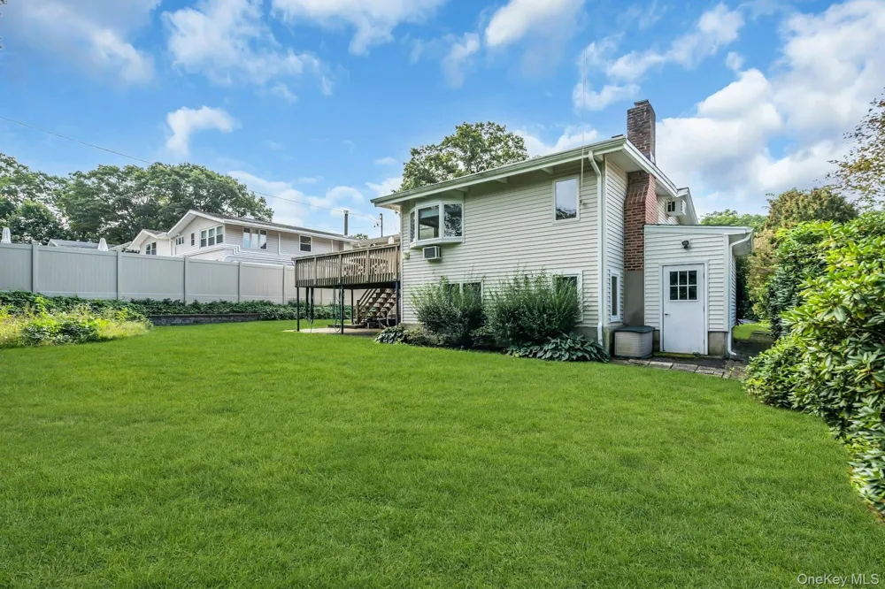 23 Redleaf Lane Commack, NY 11725