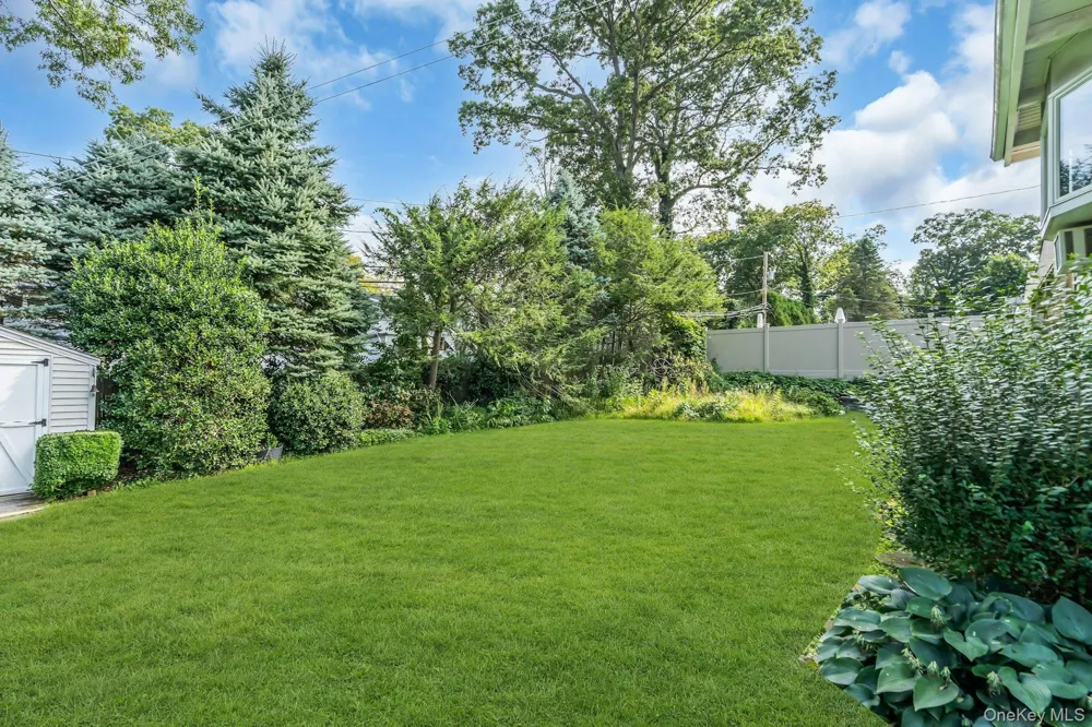 23 Redleaf Lane Commack, NY 11725