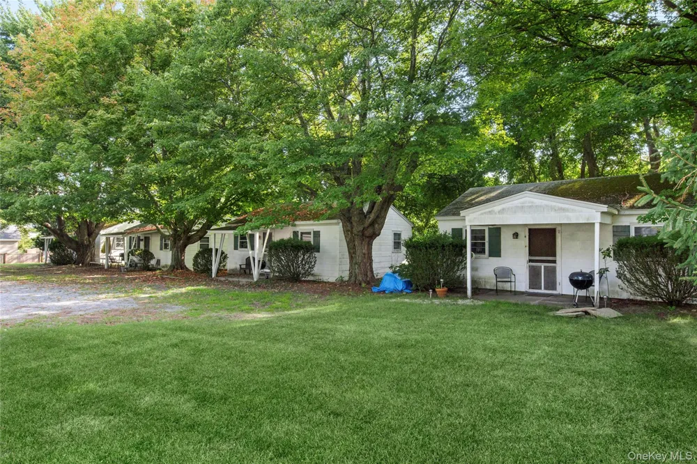 8 Boathouse Road Hampton Bays, NY 11946