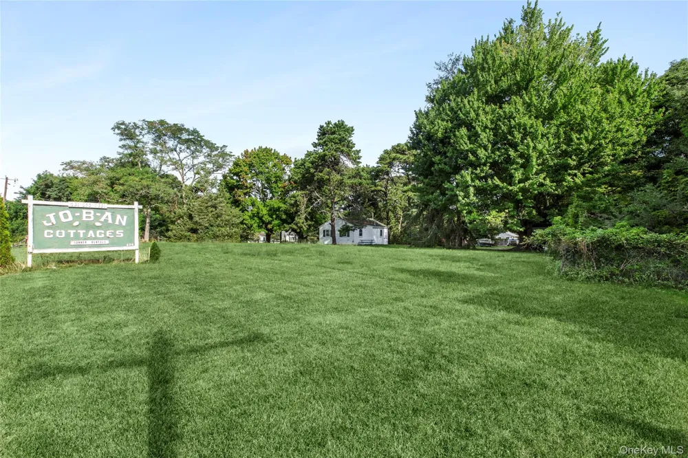 8 Boathouse Road Hampton Bays, NY 11946