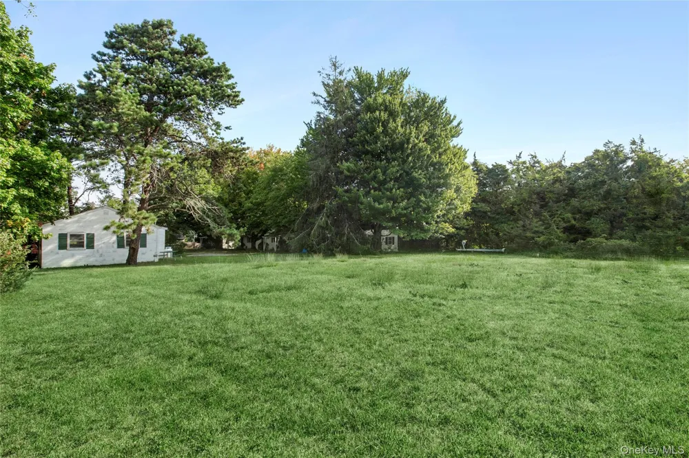 8 Boathouse Road Hampton Bays, NY 11946
