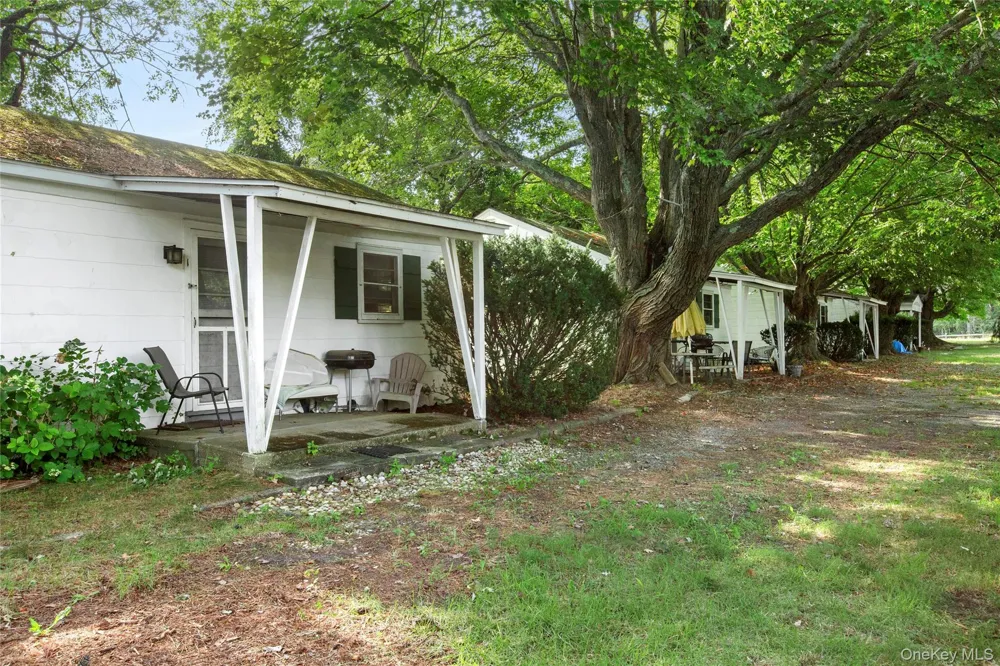 8 Boathouse Road Hampton Bays, NY 11946