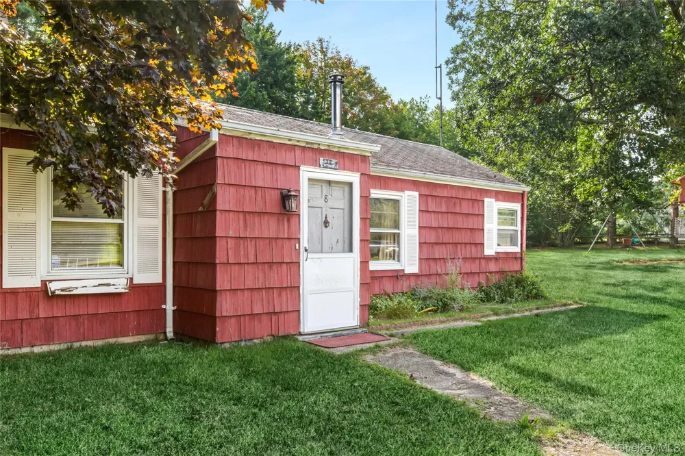 8 Boathouse Road Hampton Bays, NY 11946