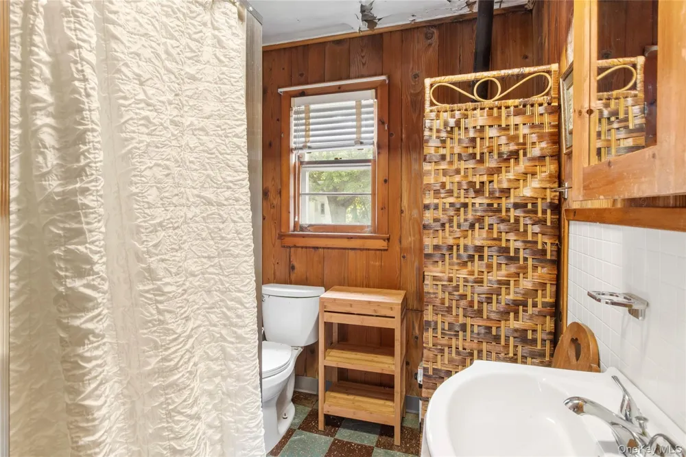8 Boathouse Road Hampton Bays, NY 11946