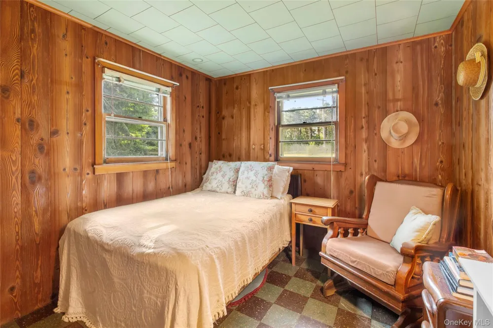 8 Boathouse Road Hampton Bays, NY 11946